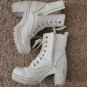 White Bamboo Ankle Booties size 6.5 with zipper side. Super comfy.